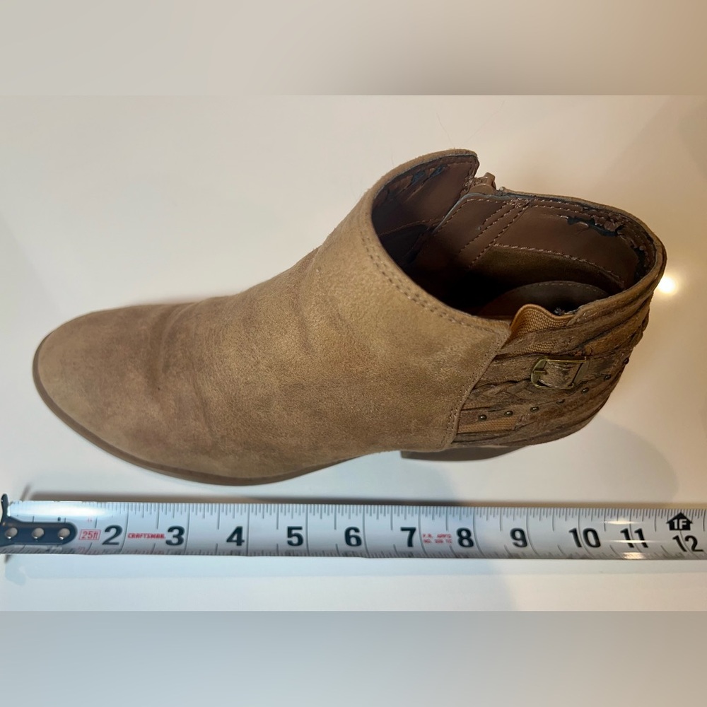 Fergalicious BRAWN Brown Tan Booties Heel Size 7 Zip Up - Picture 6 of 10